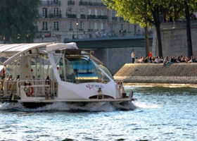 bateaux mouches in paris